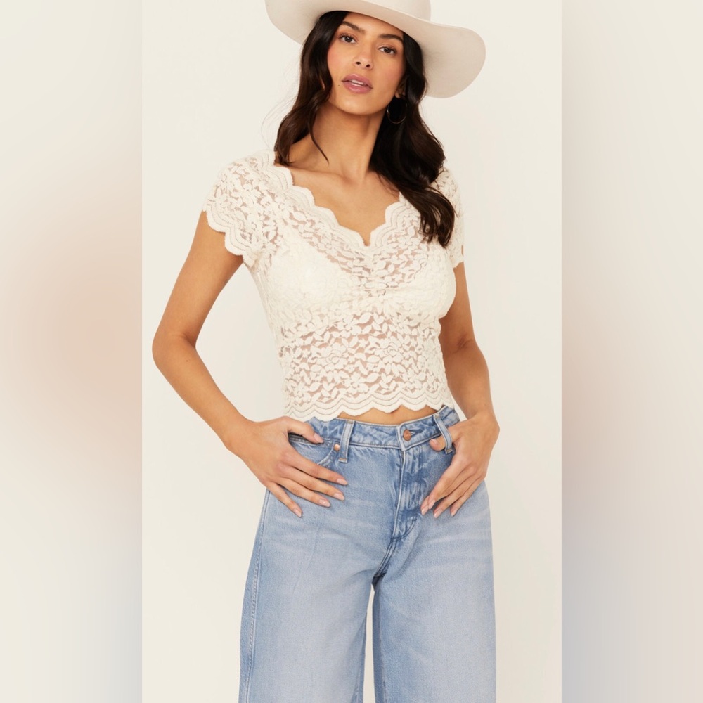 Shyanne Women's Flutter Sleeve Lace Crop Top